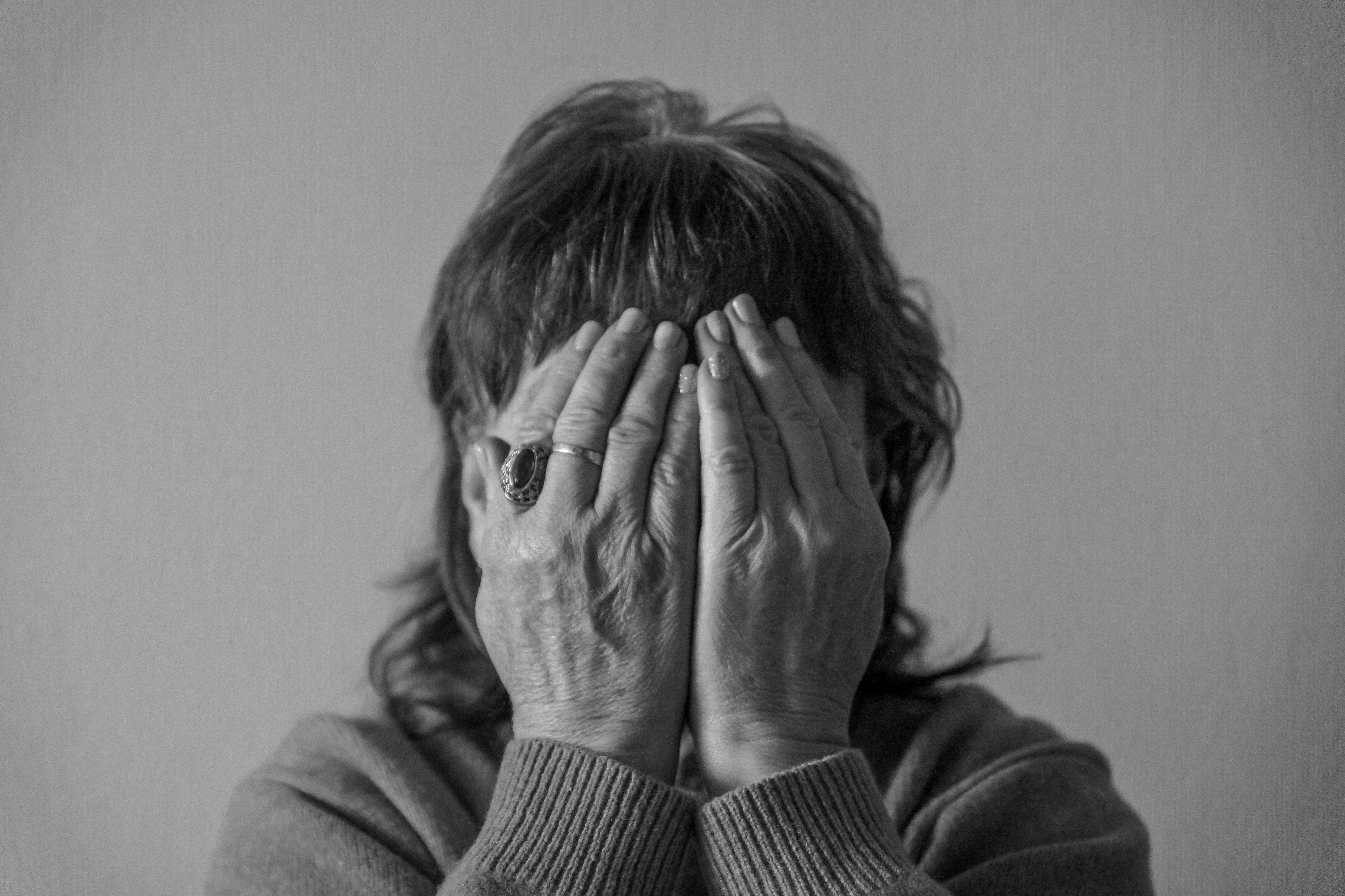 caregiver looking overwhelmed - Caregiver stress relief caregiver looking overwhelmed - Caregiver stress relief