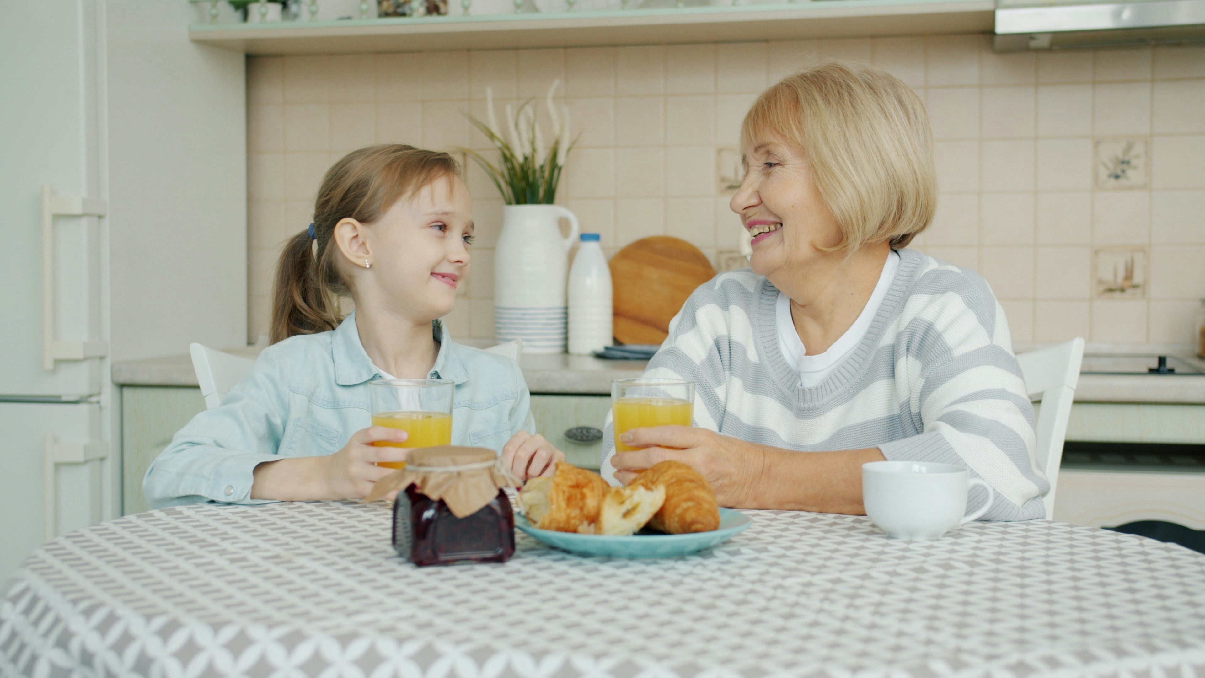 Your Go-To Guide: Practical Ways to Help Look After Elderly Parents